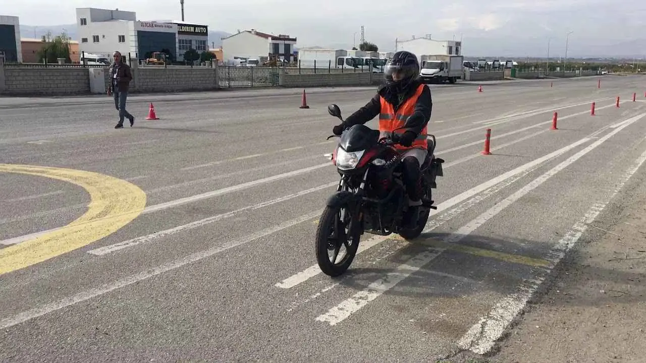 A1 Ehliyet Olmadan Direkt A2 Ehliyet Alınabilir Mi?